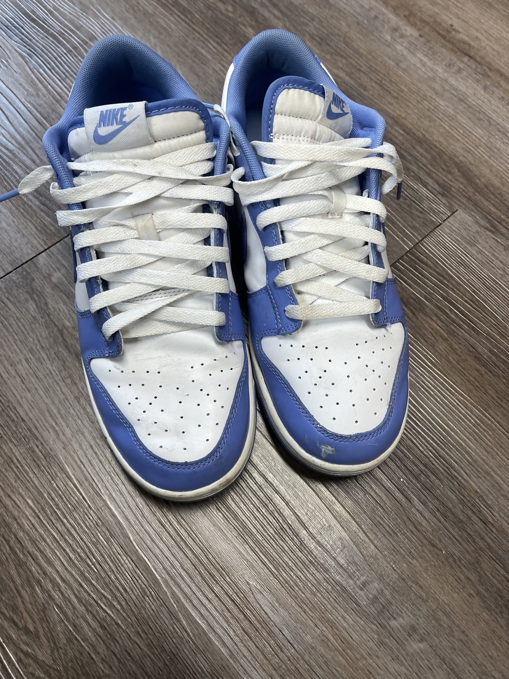 Nike Low Top Sneakers in White and Light Blue